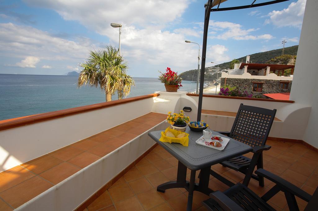 Hotel Residence Acquacalda Липари Екстериор снимка