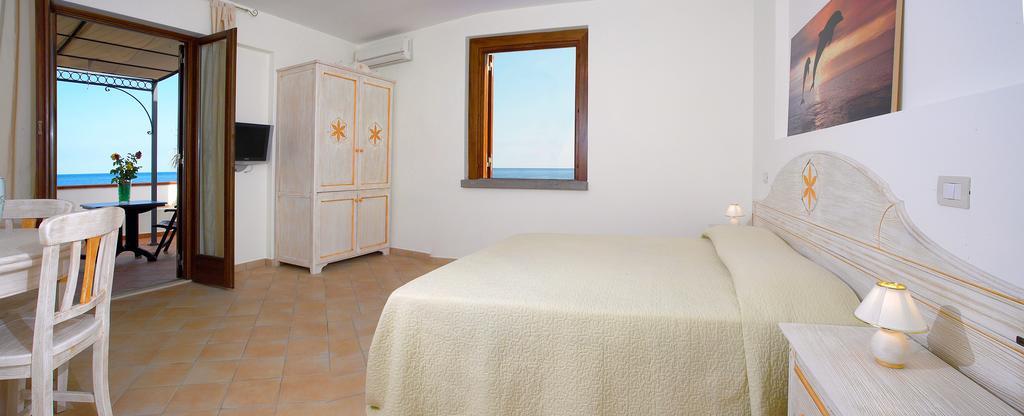 Hotel Residence Acquacalda Липари Стая снимка