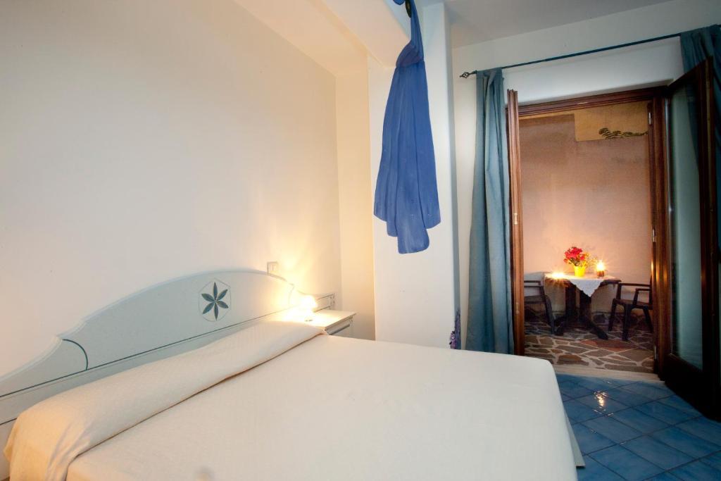 Hotel Residence Acquacalda Липари Стая снимка