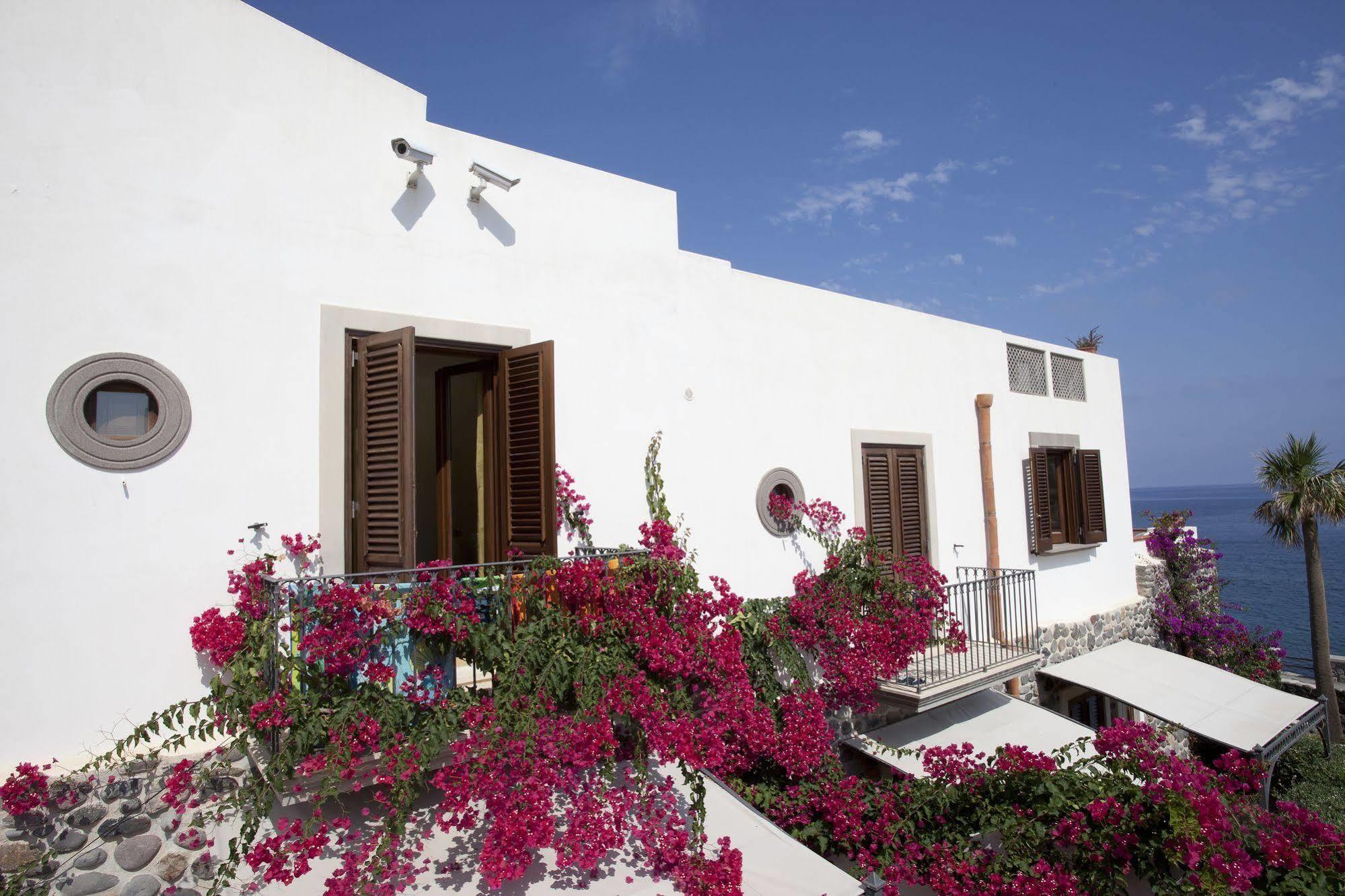 Hotel Residence Acquacalda Липари Екстериор снимка