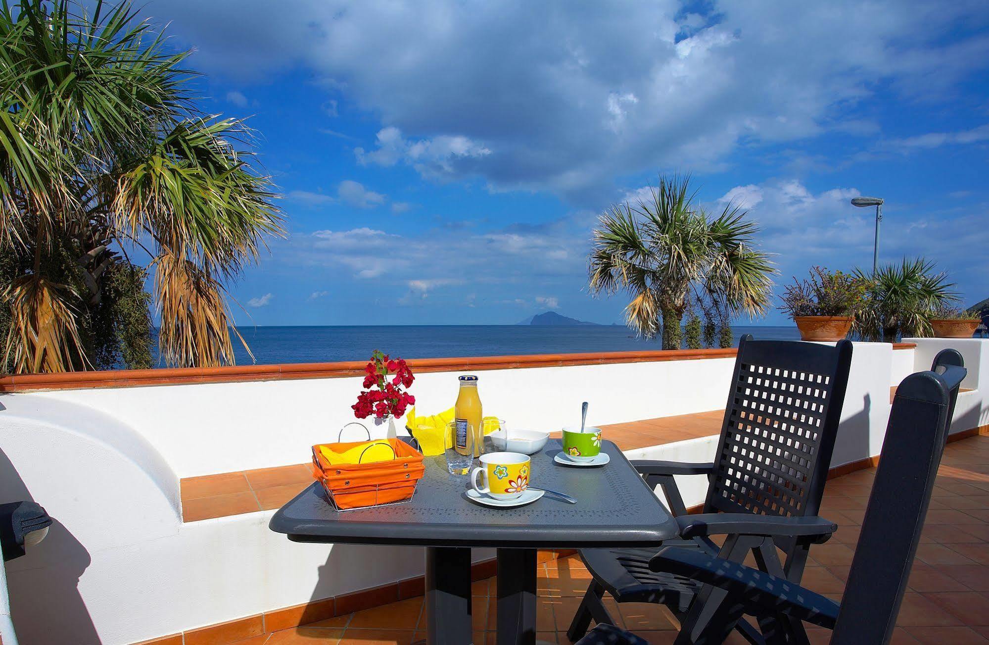 Hotel Residence Acquacalda Липари Екстериор снимка