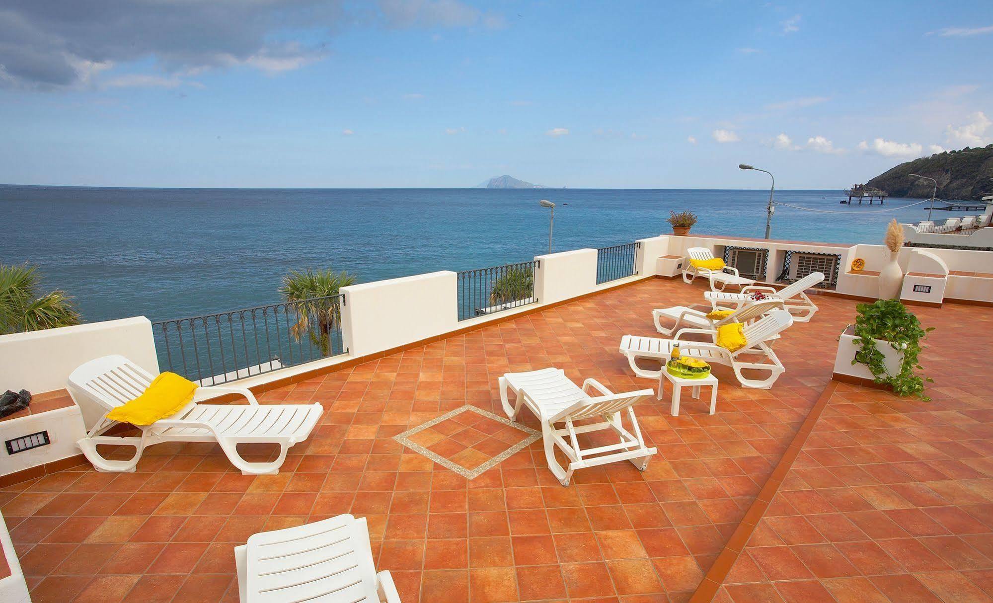 Hotel Residence Acquacalda Липари Екстериор снимка
